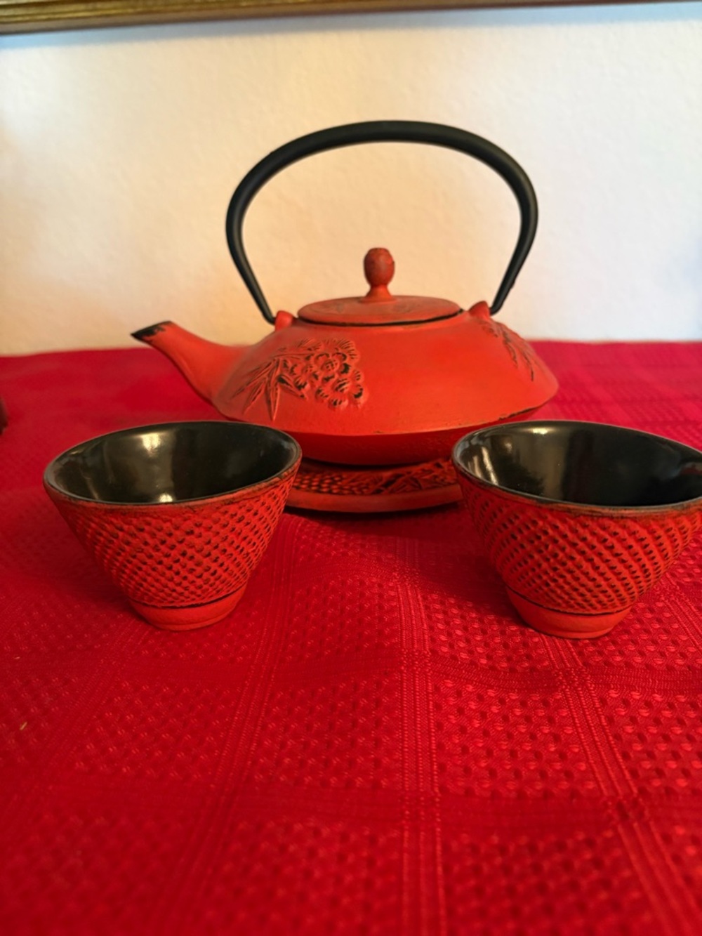Traditional Cast Iron Asian Teapot with 2 Teacups & Tray